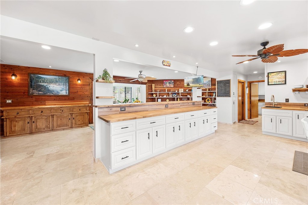 45540 Denizen Heights Road Hemet, CA 92544 - Photo 15 of 37 Kitchen/Dining room