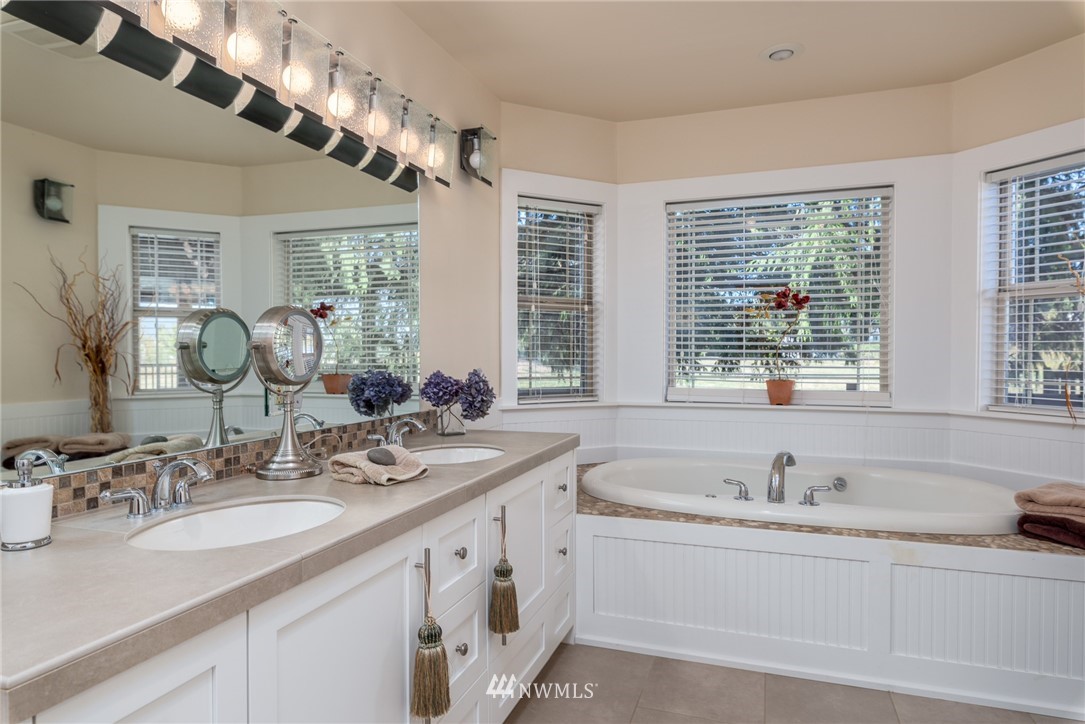1830 East Smith Road Bellingham, WA 98226 - Photo 17 of 40 Gallery Image 17