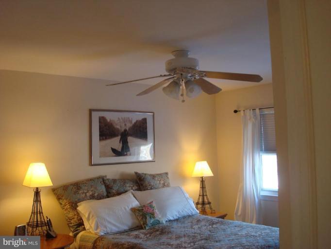 1009 Downton Road Halethorpe, MD 21227 - Photo 13 of 30 a living room with furniture and a lamp