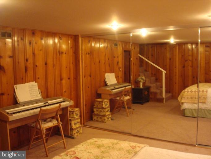 1009 Downton Road Halethorpe, MD 21227 - Photo 22 of 30 a view of a room with gym equipment