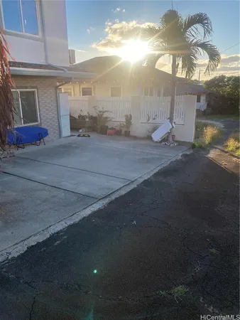 $2,400 | 734 8th Avenue, Unit DOWNSTAIRS, Honolulu, HI 96816