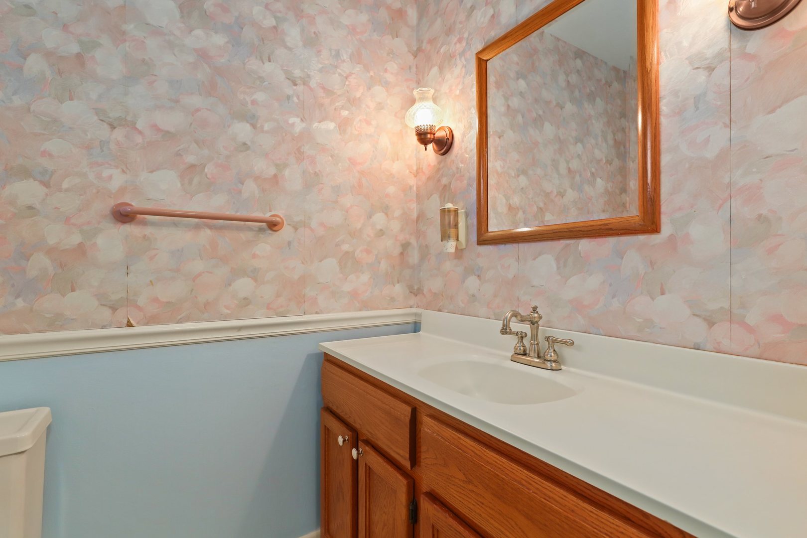 410 Ferndale Road Glenview, IL 60025 - Photo 23 of 34 a bathroom with a sink and a mirror