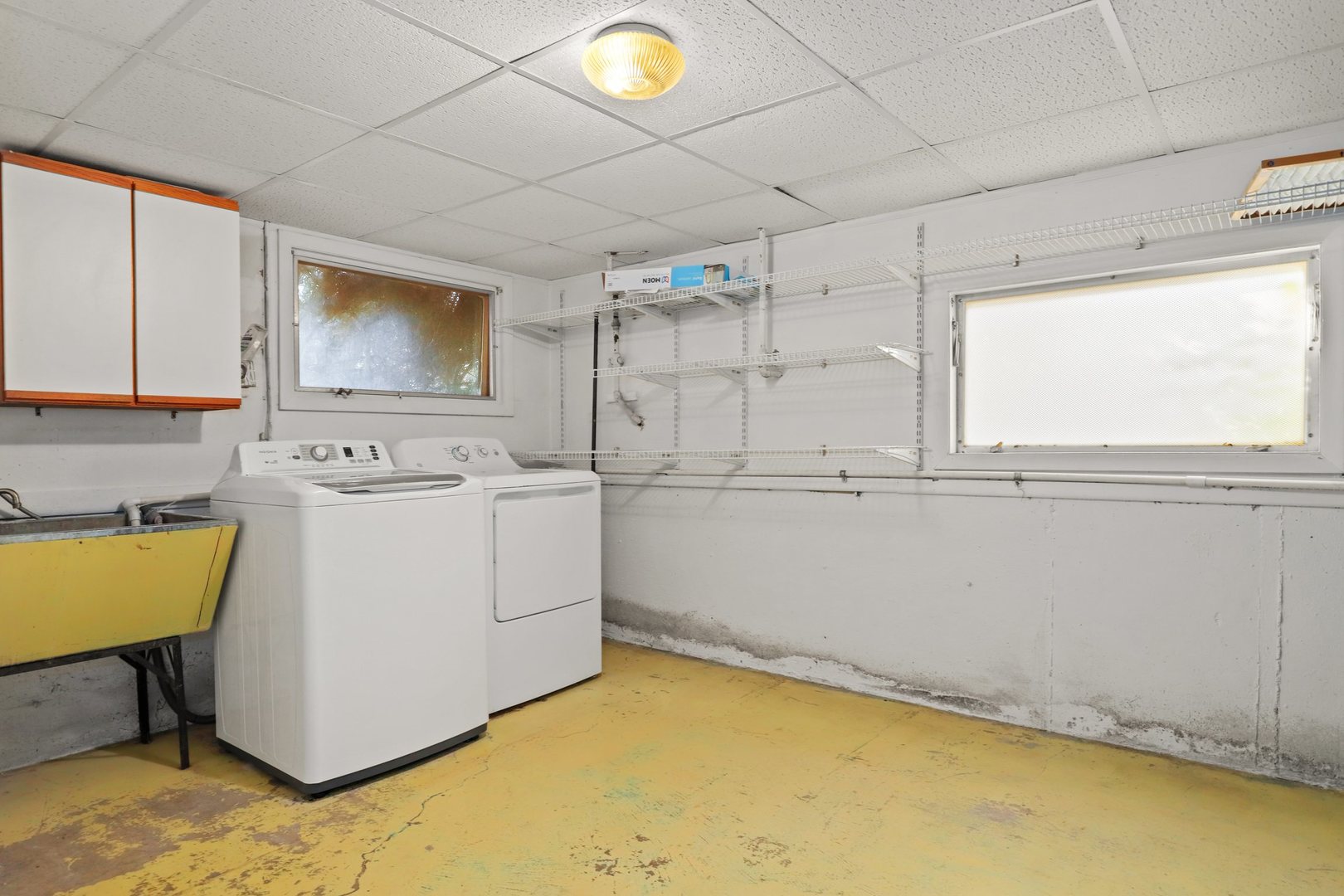 410 Ferndale Road Glenview, IL 60025 - Photo 24 of 34 a view of kitchen with washer and dryer