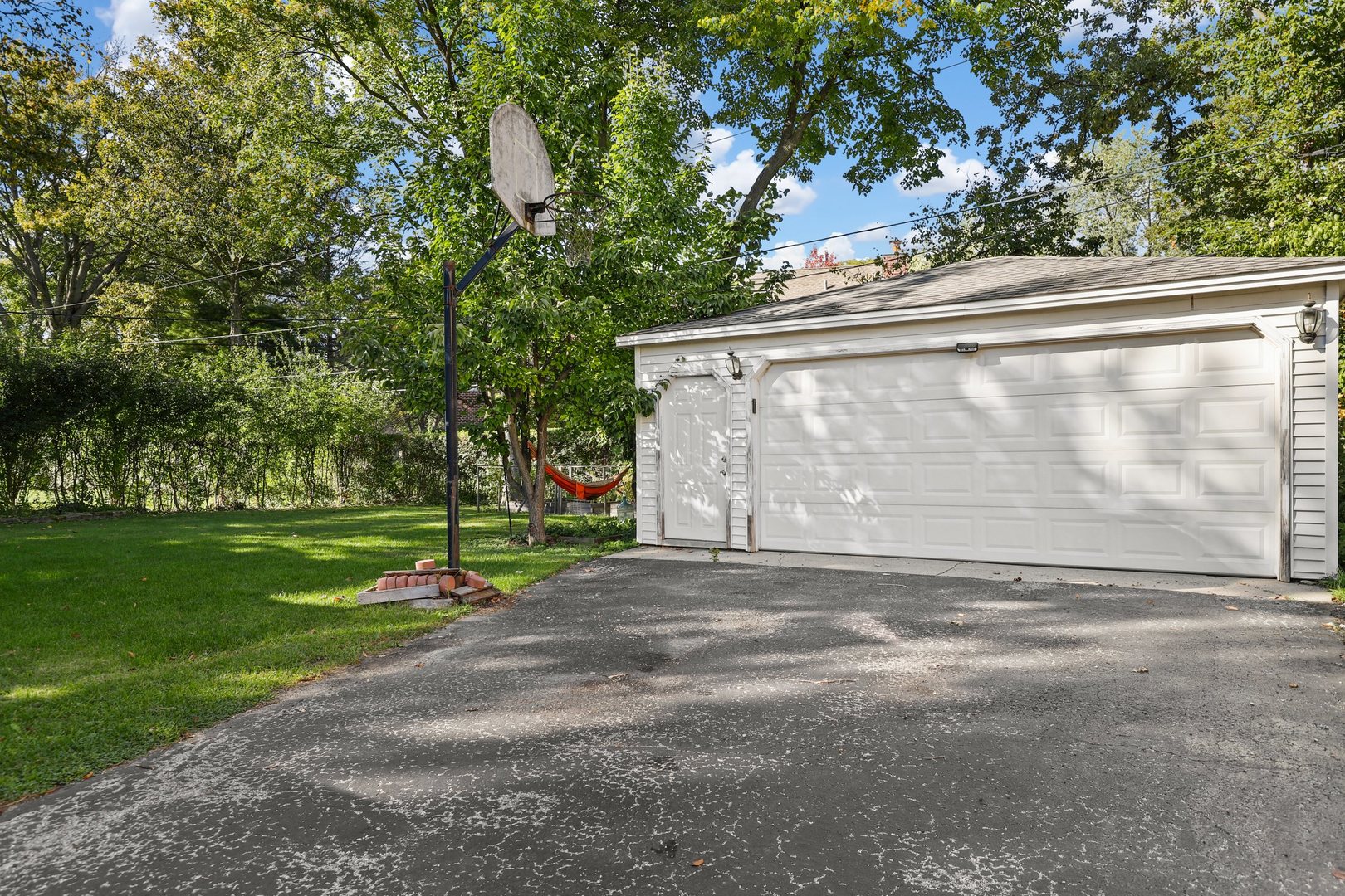 410 Ferndale Road Glenview, IL 60025 - Photo 30 of 34 a view of outdoor space with garden and trees
