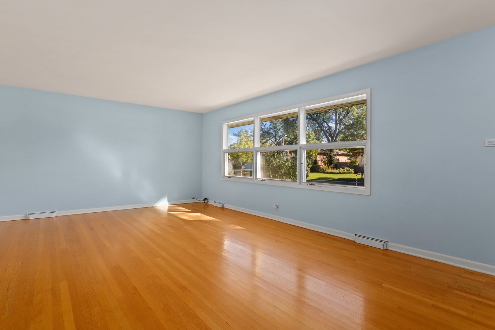 410 Ferndale Road Glenview, IL 60025 - Photo 3 of 34 an empty room with window