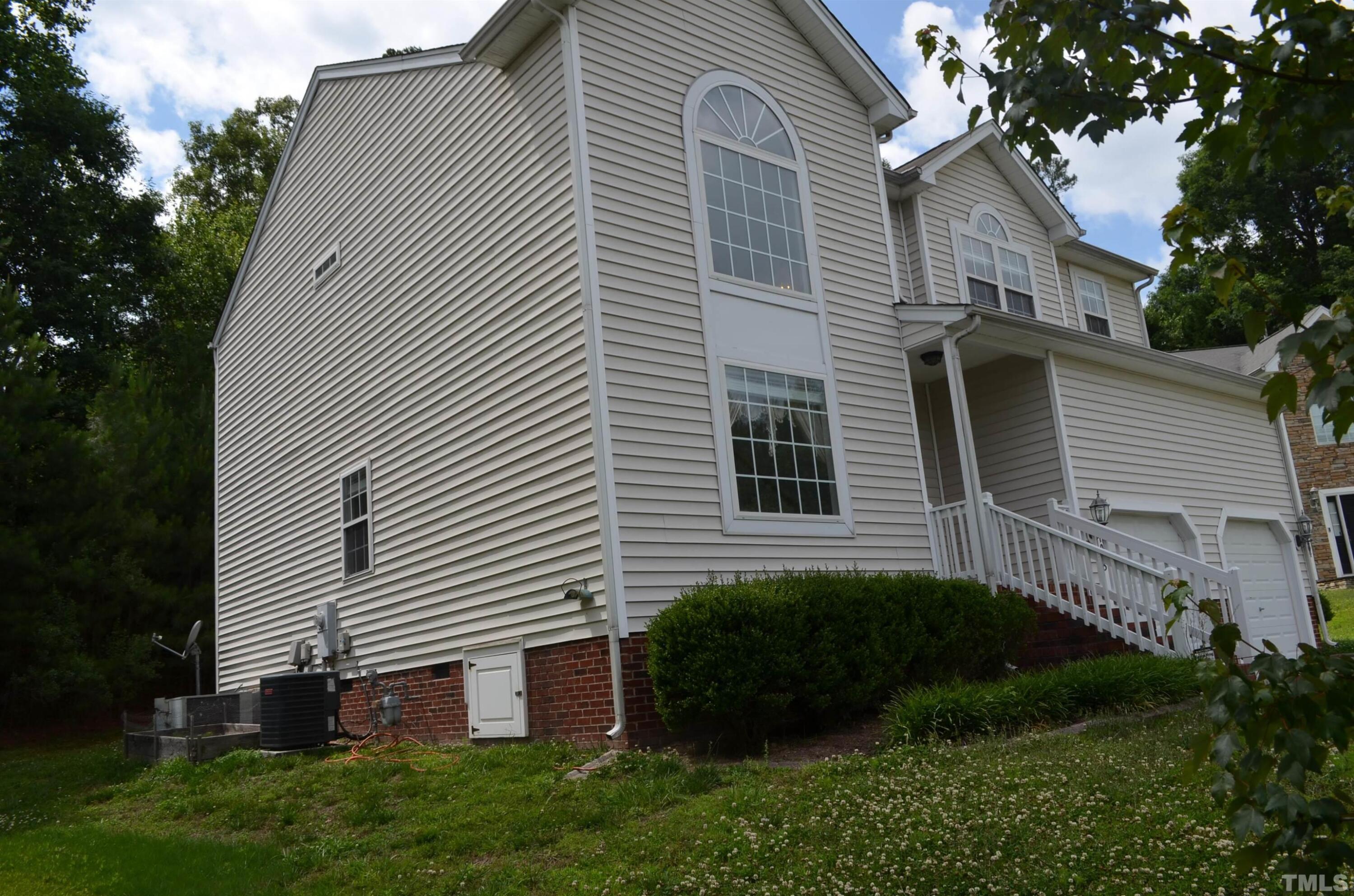 1005 Double Spring Court Apex, NC 27502 - Photo 4 of 62 Photo #4