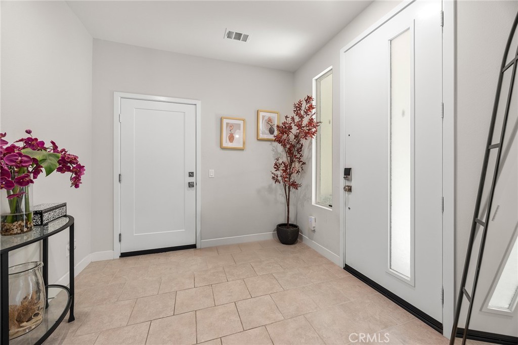 204 Keeper Irvine, CA 92618 - Photo 4 of 27 1st Floor - Entrance