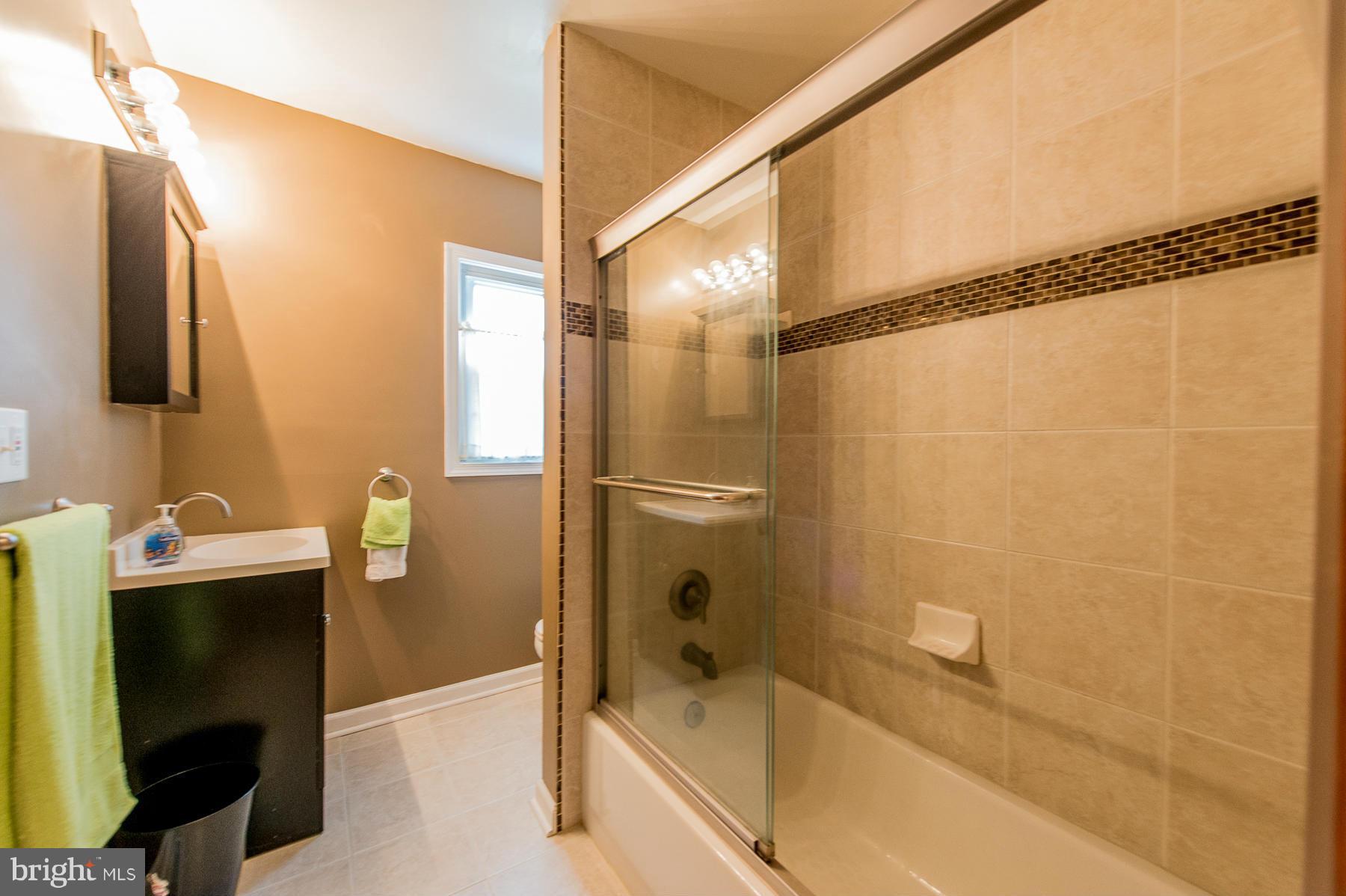 904 Hillcrest Road Hanover, MD 21076 - Photo 17 of 28 Bath (Master)