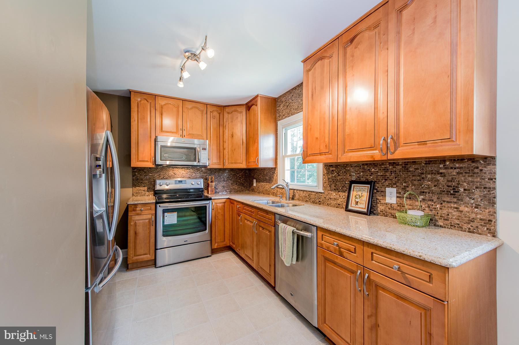 904 Hillcrest Road Hanover, MD 21076 - Photo 7 of 28 Kitchen