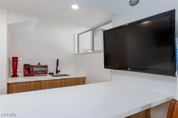 $3,995 | 1607 Pawnee Drive, Las Vegas, NV 89169