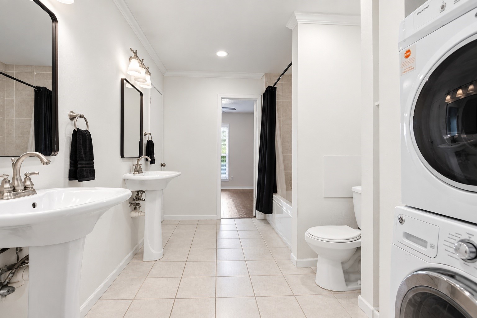 1901 South Voss Road, Unit 33 Houston, TX 77057 - Photo 12 of 19 The washer and dryer is included!
*This photo is virtually staged*