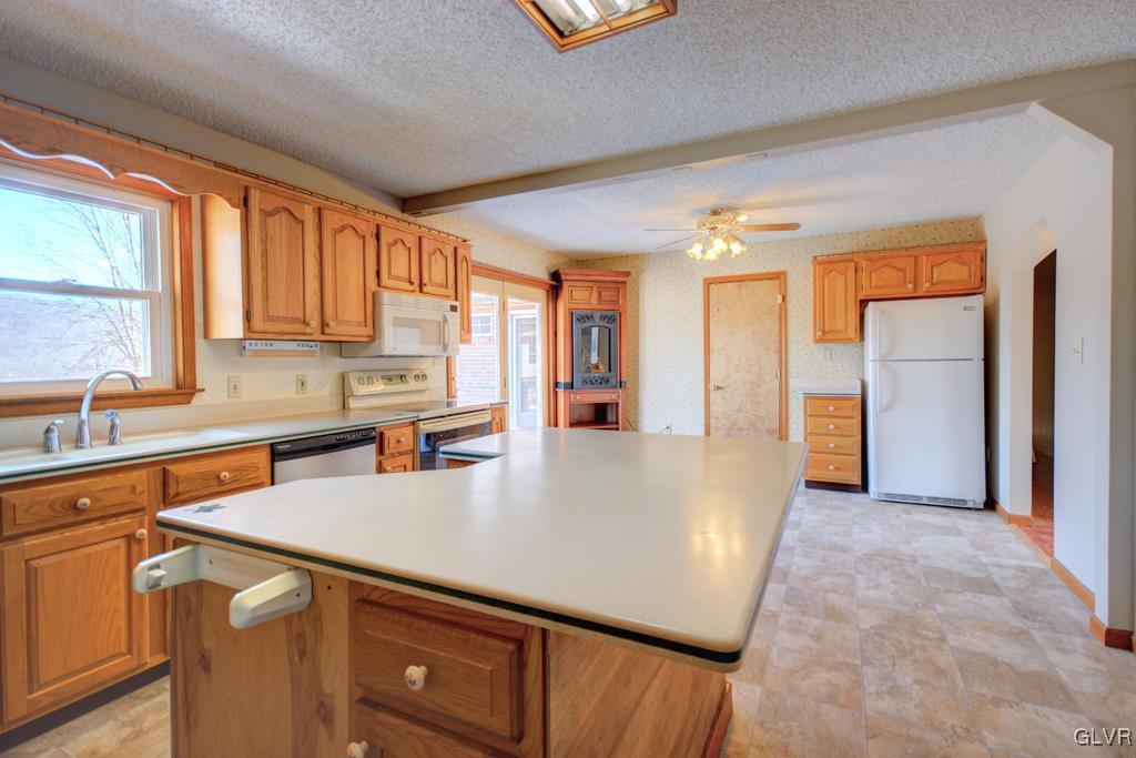382 Long Lane Road Walnutport, PA 18088 - Photo 8 of 30 Gallery Image 8