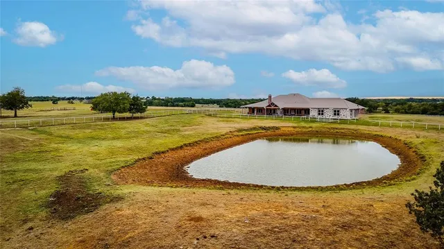 $500,000 | 377 T-13512 Us Highway, Gordonville, TX 76245