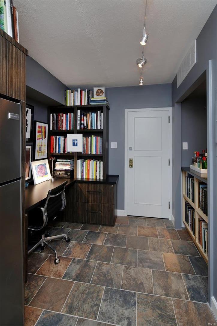 900 South Hanley Road, Unit 3B Clayton, MO 63105 - Photo 15 of 23