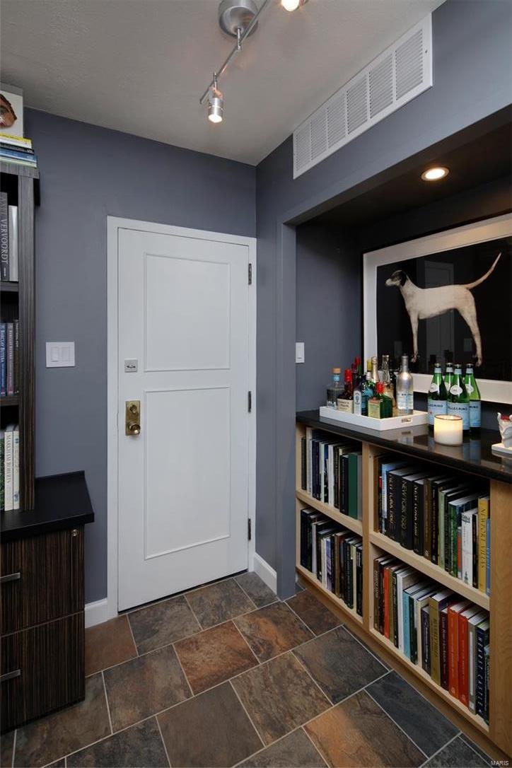 900 South Hanley Road, Unit 3B Clayton, MO 63105 - Photo 16 of 23