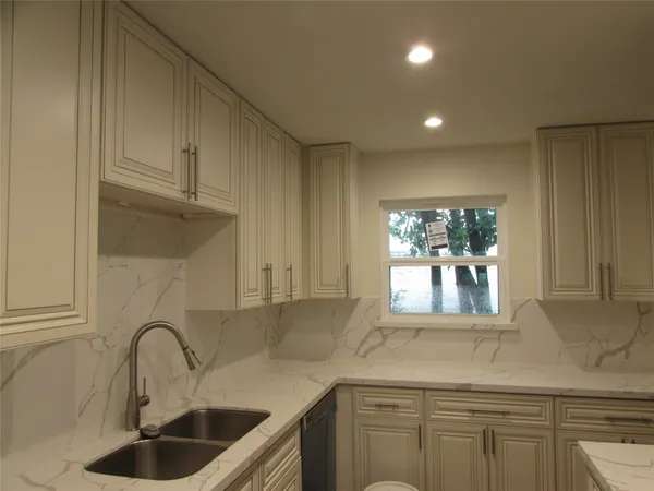 $3,200 | 201 Vanderpool Lane, Unit 26, Houston, TX 77024