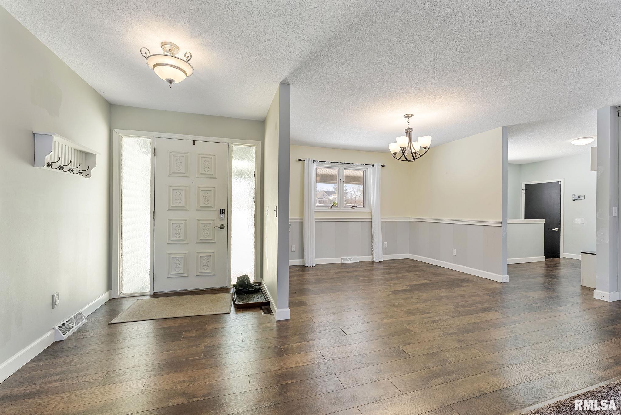 10425 133rd St Court West Taylor Ridge, IL 61284 - Photo 12 of 45 Gallery Image 12