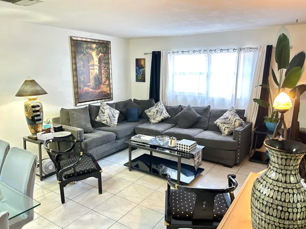 $199,999 | 515 South Crescent Drive, Unit 107, Hollywood, FL 33021