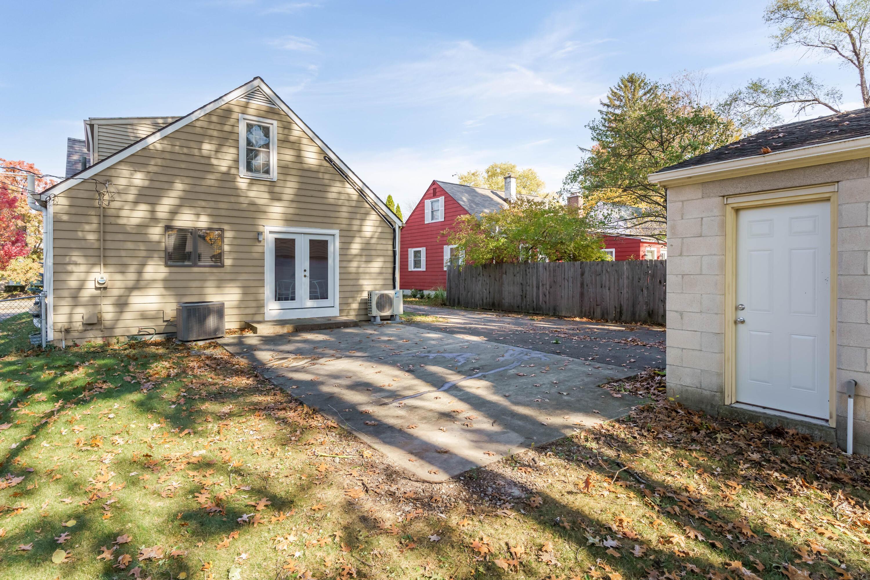 131 West Henderson Road Columbus, OH 43214 - Photo 35 of 36 Rear Exterior
