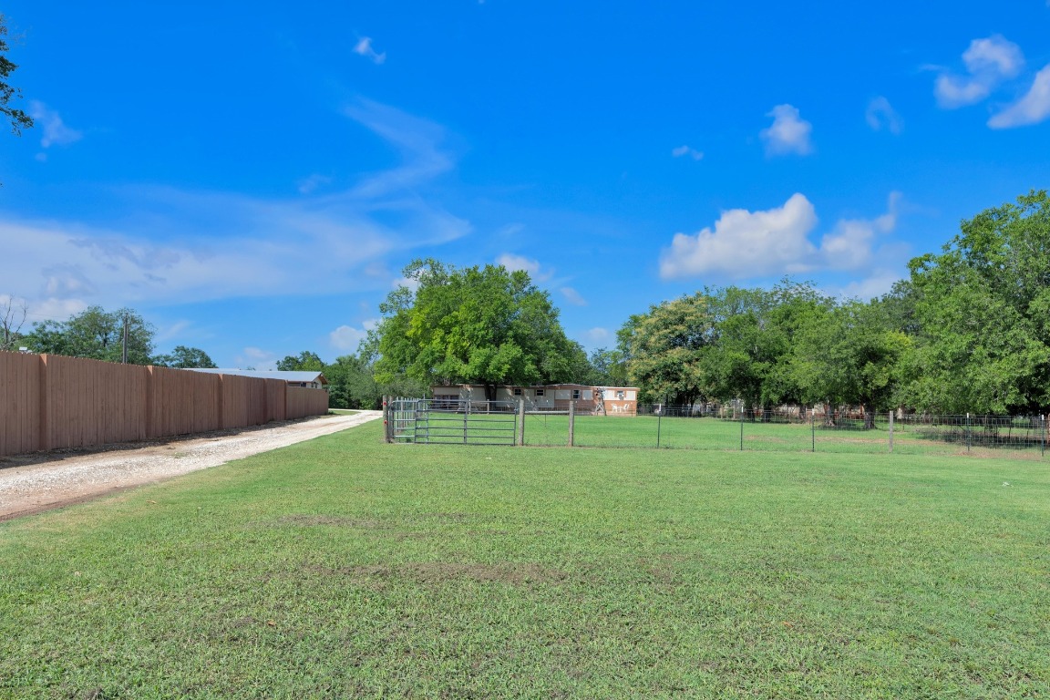 148 Meadows Drive Elgin, TX 78621 - Photo 12 of 38