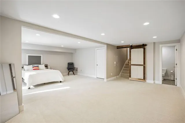 a view of a big room with closet and windows