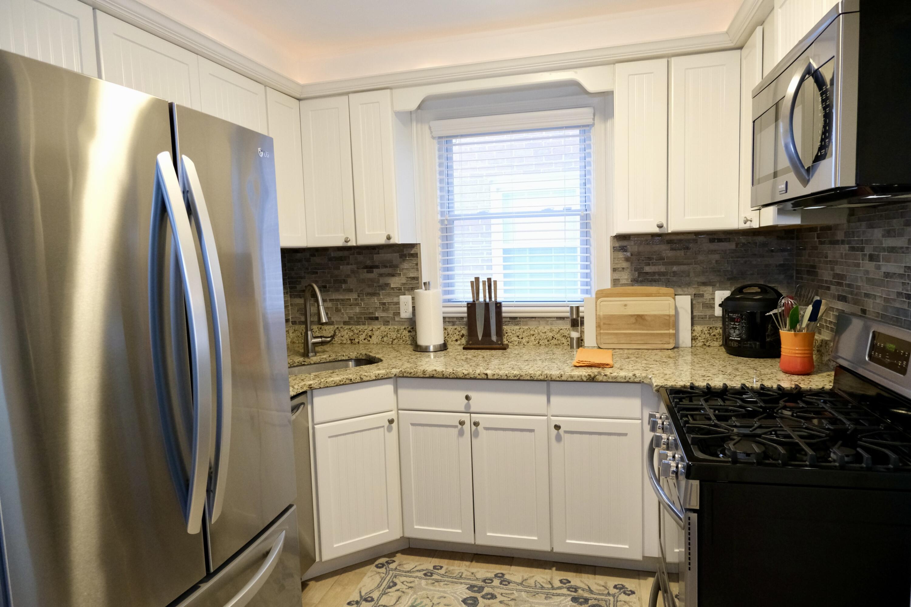 430 Fisher Road Grosse Pointe, MI 48230 - Photo 11 of 26 11. Kitchen 1.1
