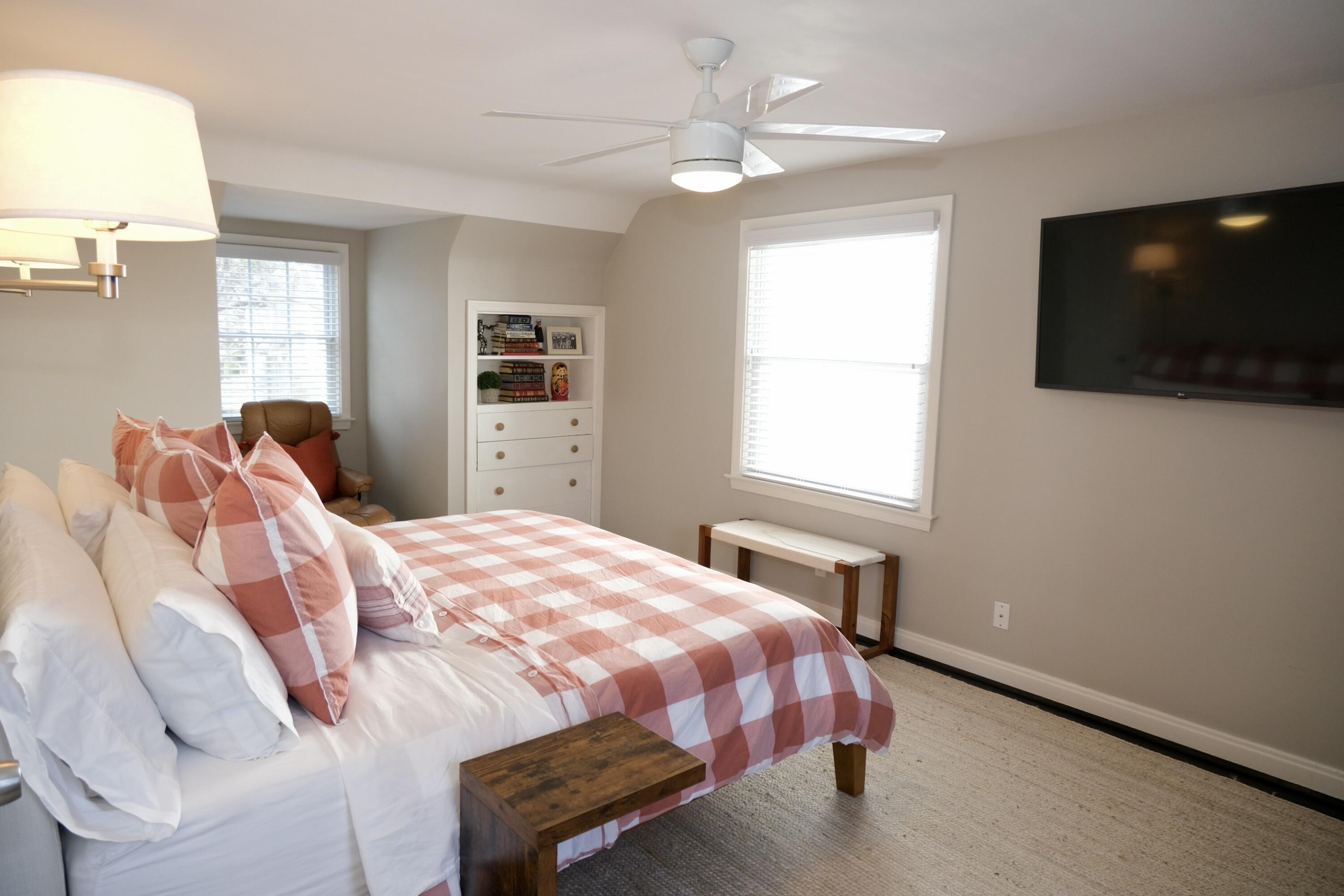 430 Fisher Road Grosse Pointe, MI 48230 - Photo 14 of 26 14. Primary Bedroom