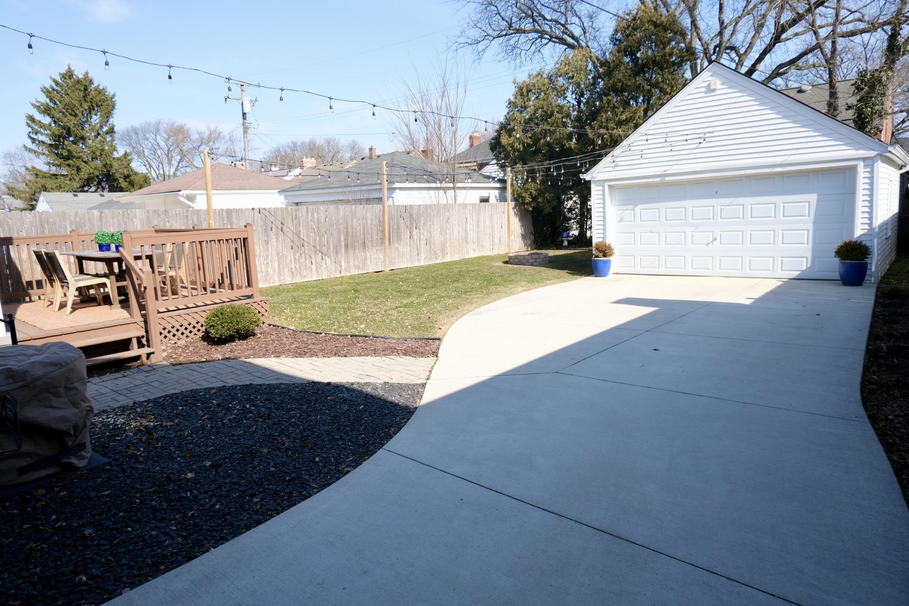 430 Fisher Road Grosse Pointe, MI 48230 - Photo 23 of 26 23. Garage
