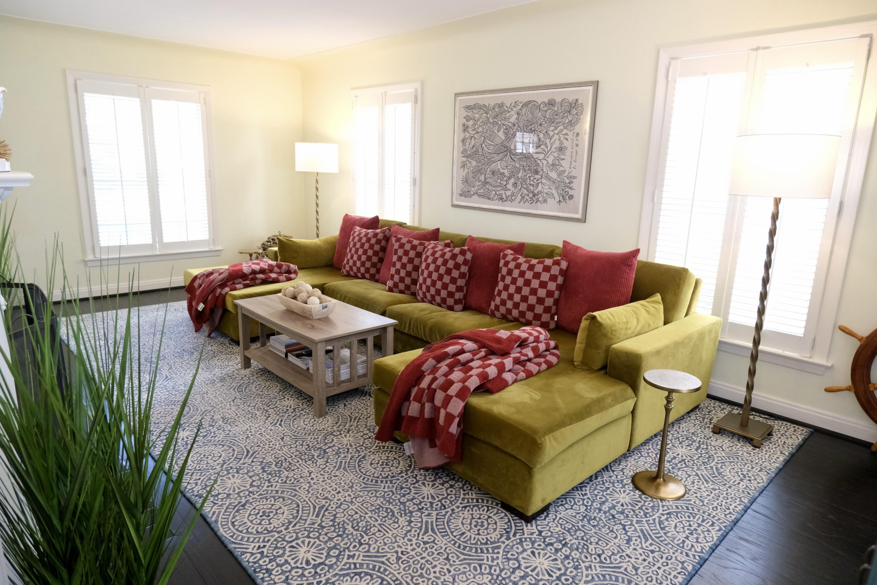 430 Fisher Road Grosse Pointe, MI 48230 - Photo 5 of 26 5. Living Room 1.1