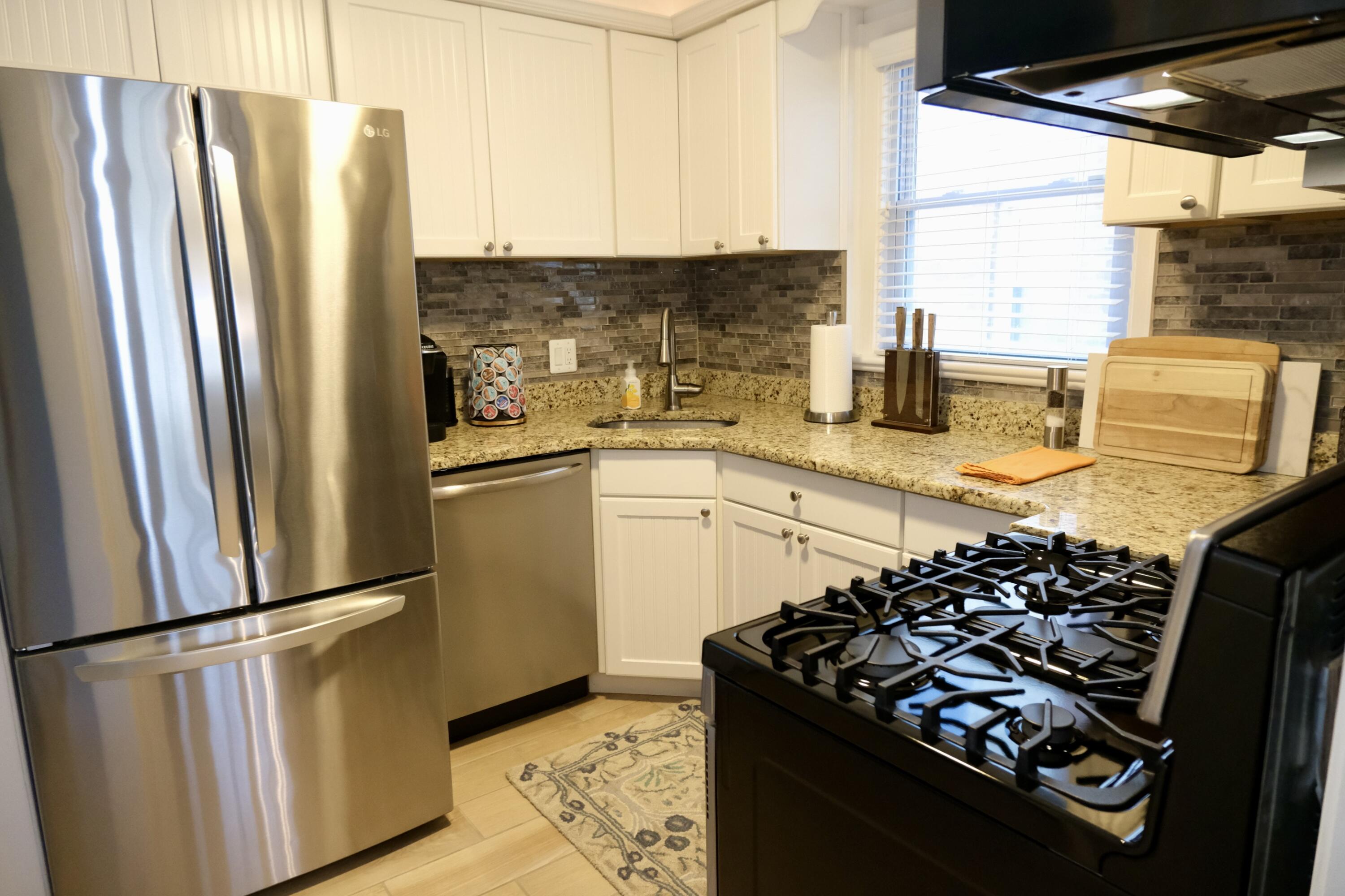 430 Fisher Road Grosse Pointe, MI 48230 - Photo 10 of 26 10. Kitchen