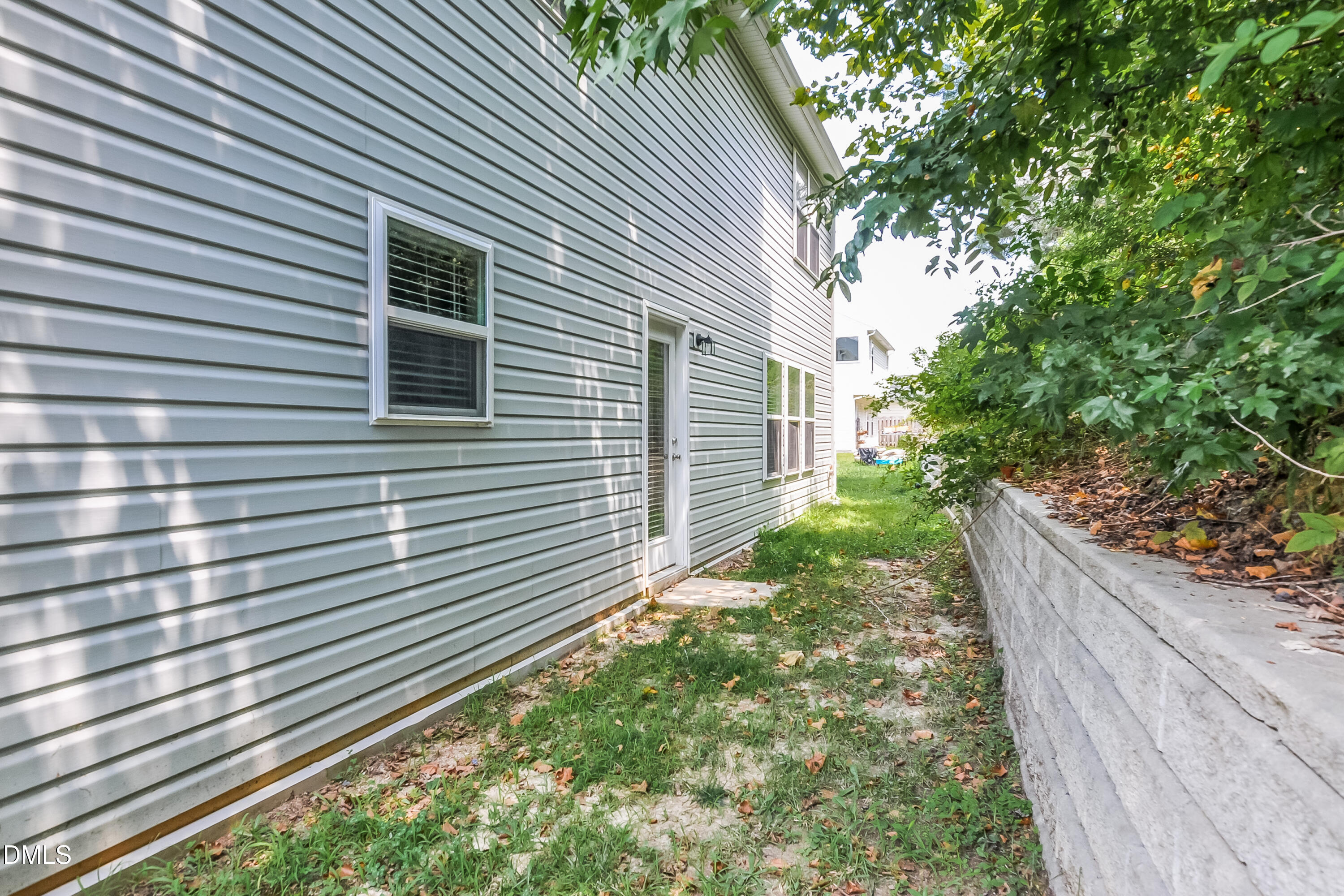 817 Leatherstone Lane Fuquay-Varina, NC 27526 - Photo 15 of 17 a backyard of a house