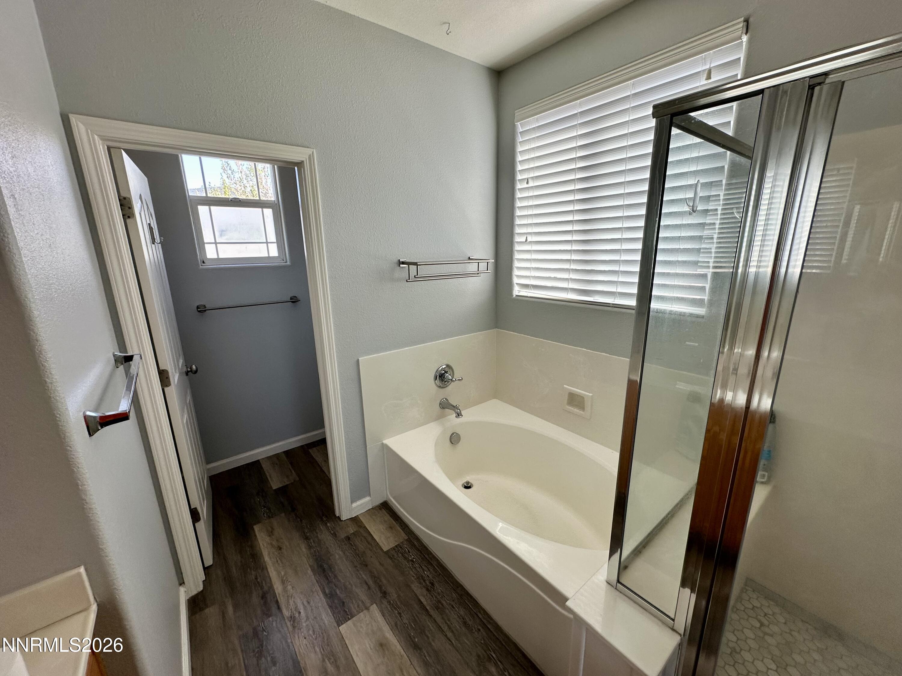 11201 Messina Way Reno, NV 89521 - Photo 22 of 27 Primary Bathroom