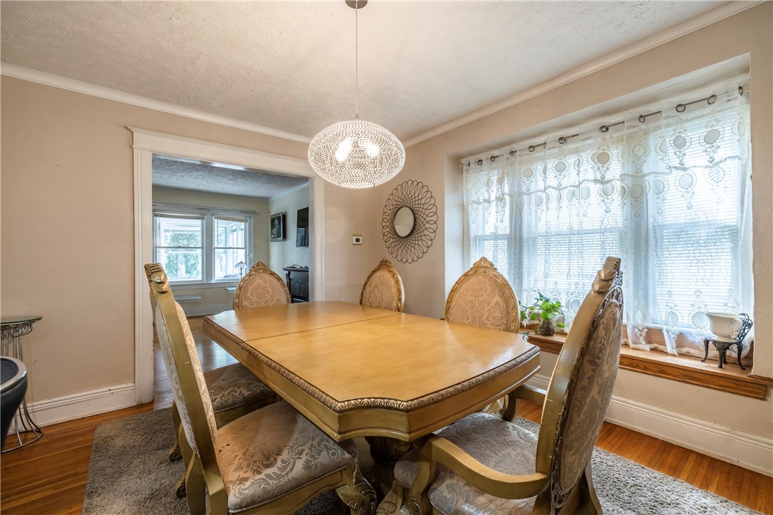 540 Augustine Street Rochester, NY 14613 - Photo 17 of 49 BEAUTIFUL DINING ROOM WITH BAY WINDOW