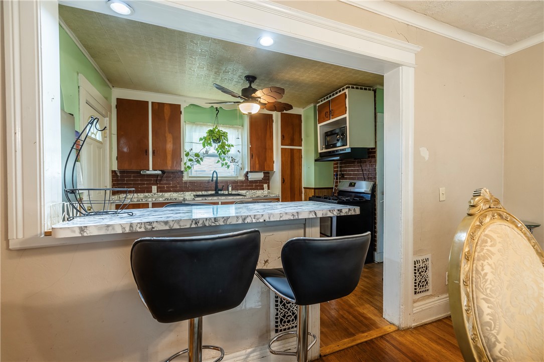540 Augustine Street Rochester, NY 14613 - Photo 20 of 49 BREAKFAST BAR OPEN TO KITCHEN