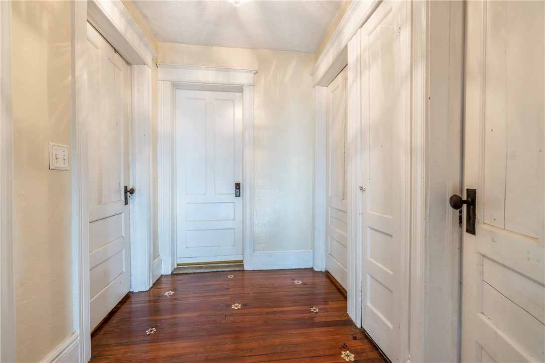 540 Augustine Street Rochester, NY 14613 - Photo 26 of 49 UPSTAIRS LANDING