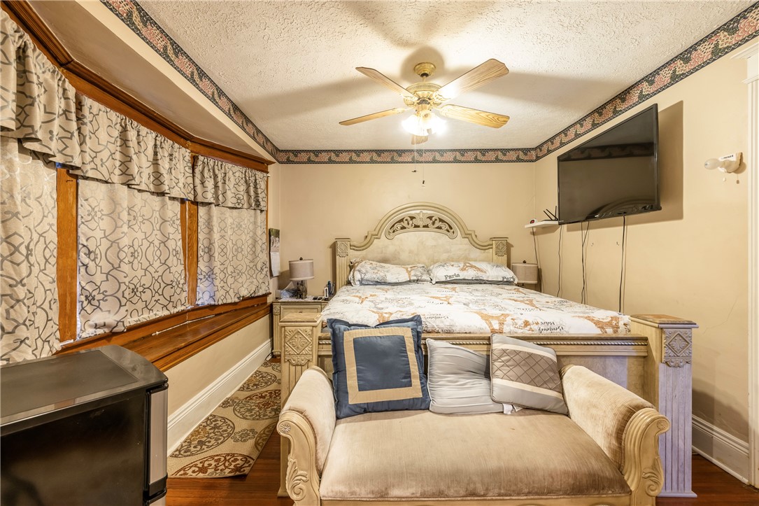 540 Augustine Street Rochester, NY 14613 - Photo 28 of 49 SPACIOUS OWNERS BEDROOM