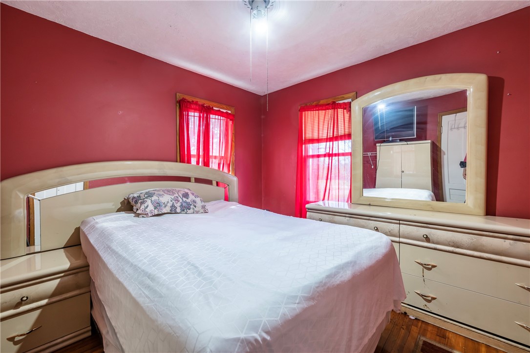 540 Augustine Street Rochester, NY 14613 - Photo 32 of 49 2ND SPACIOUS BEDROOM