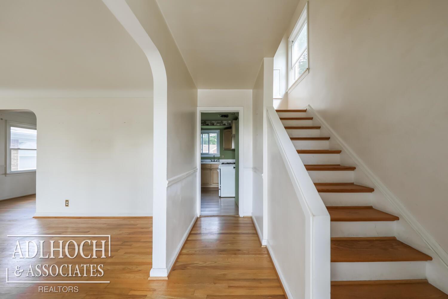 1048 Vernier Road Grosse Pointe Woods, MI 48236 - Photo 2 of 16