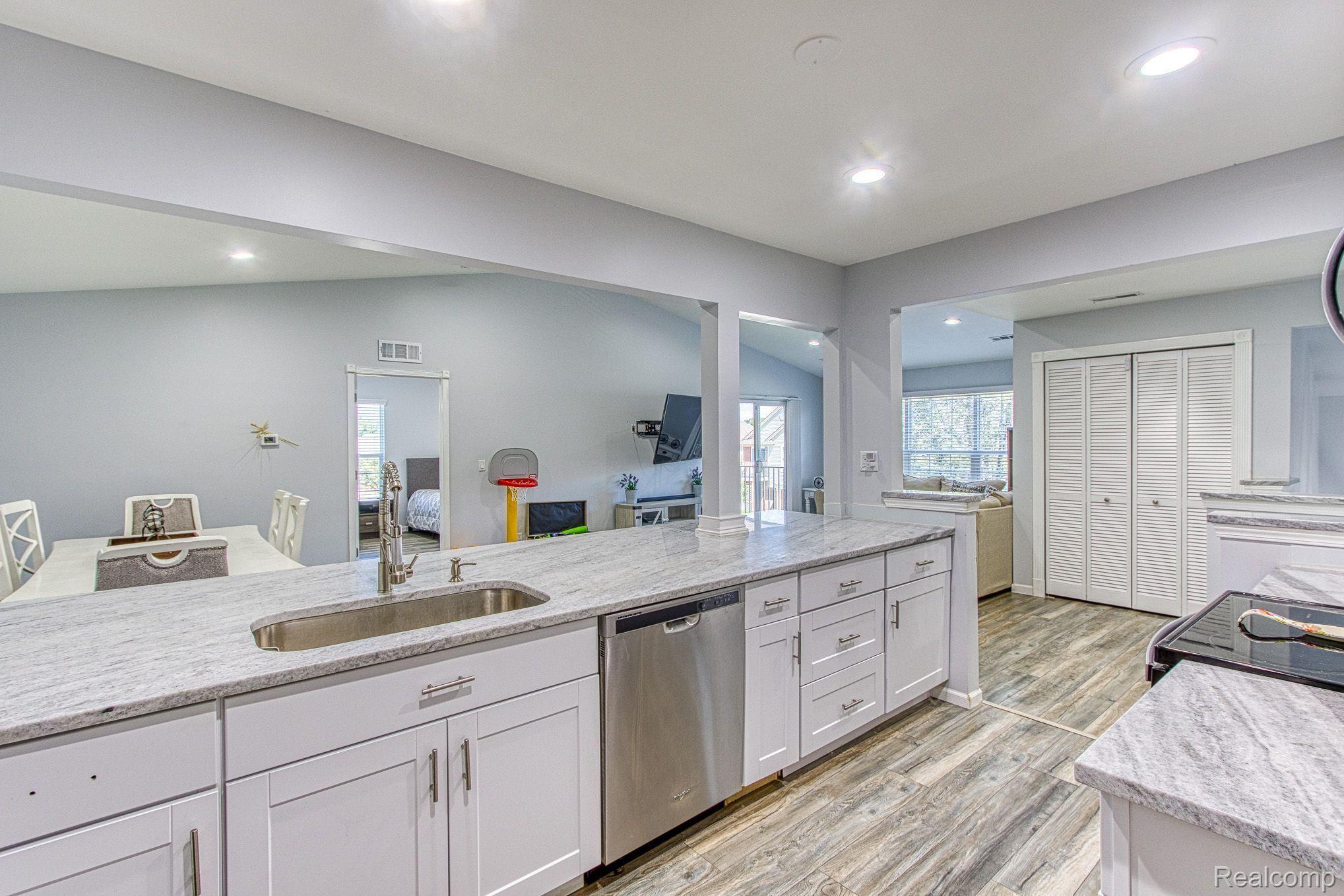 1899 Flagstone Circle Rochester, MI 48307 - Photo 10 of 37 Gallery Image 10