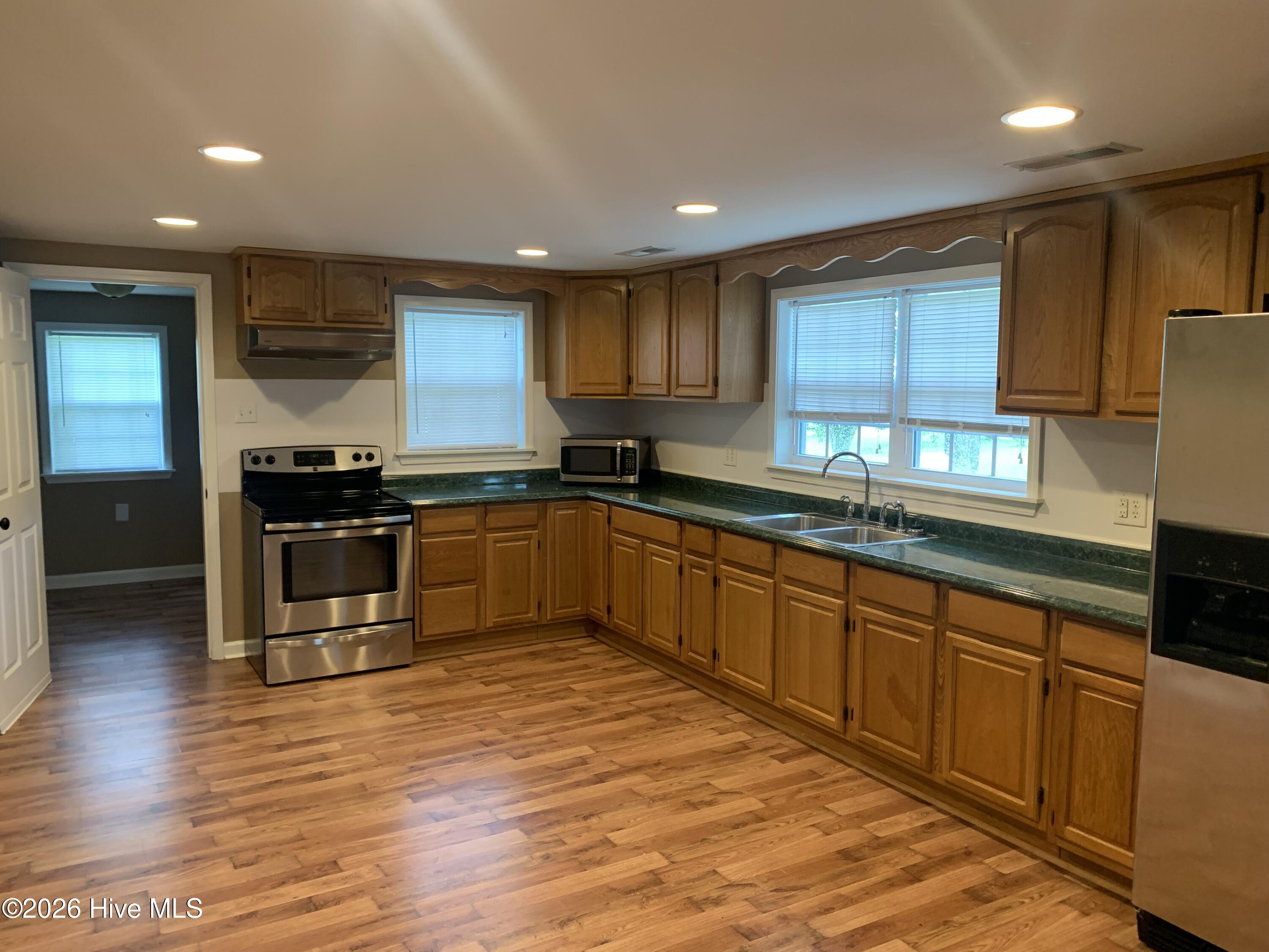528 Haws Run Road Jacksonville, NC 28540 - Photo 4 of 16 Gallery Image 4