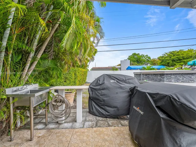 $1,000,000 | 11415 Southwest 56th Street, Miami, FL 33165