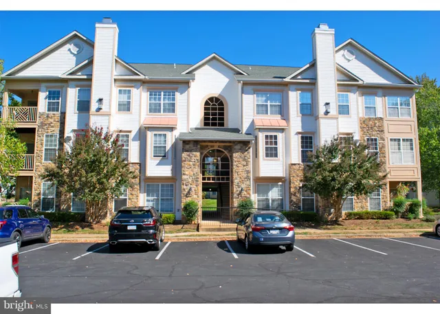 $2,650 | 5947 Founders Hill Drive, Unit 103, Alexandria, VA 22310