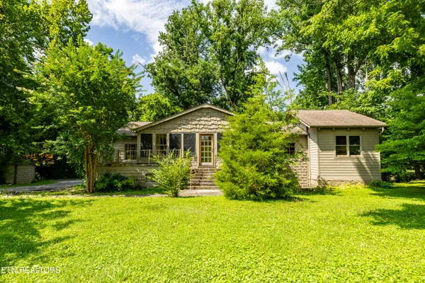 $975,000 | 8229 East Lamar Alexander Parkway, Townsend, TN 37882