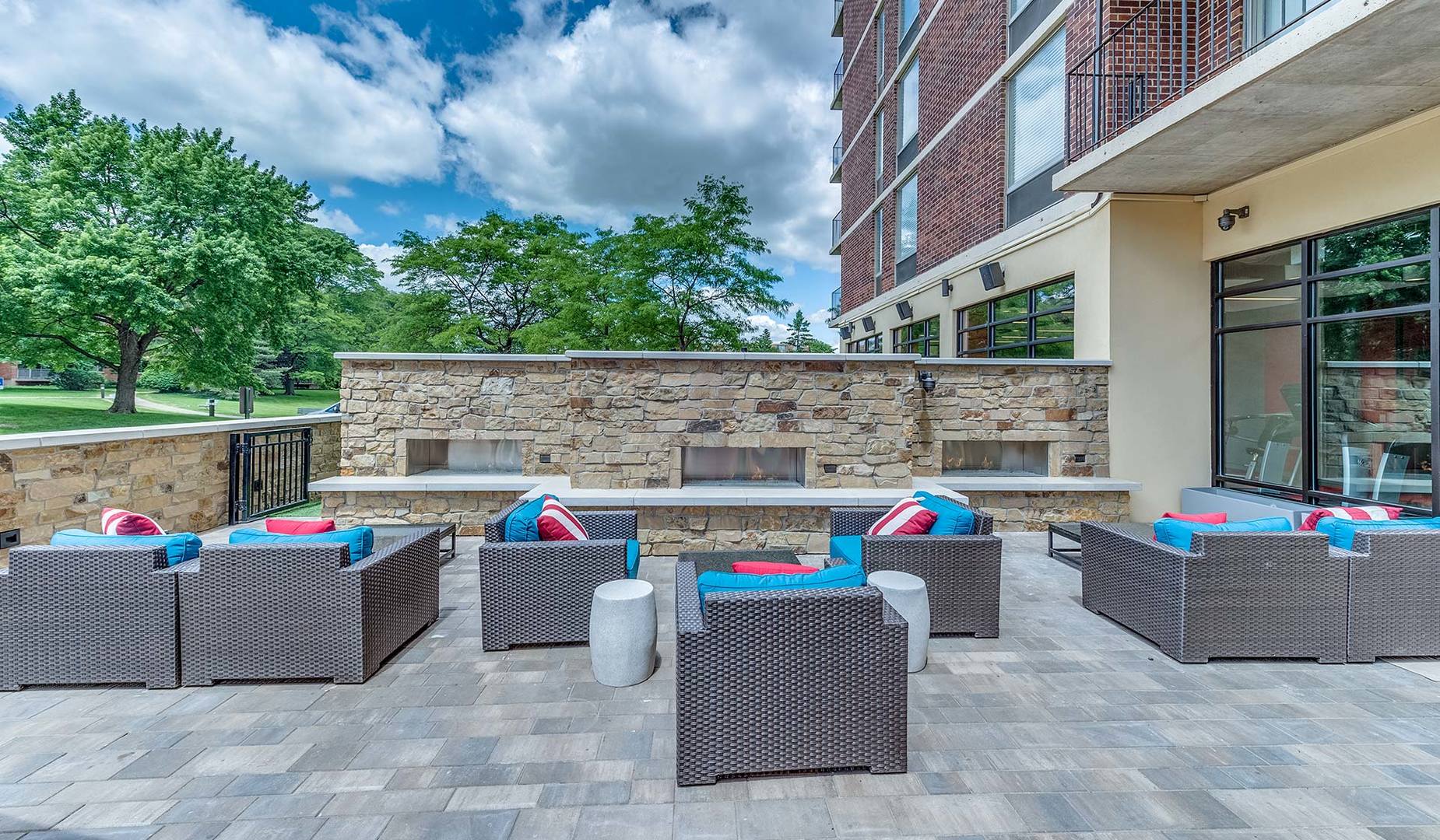 2233 South Highland Avenue, Unit H0605 Lombard, IL 60148 - Photo 8 of 8 a view of outdoor seating space