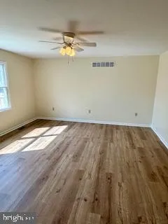 en empty room with wooden floor