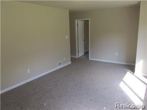 6382 Greer Road West Bloomfield, MI 48324 - Photo 3 of 14 Huge Living Room