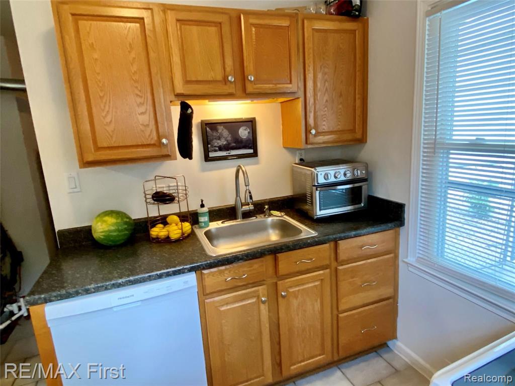 505 Stratford Road Ferndale, MI 48220 - Photo 10 of 28
