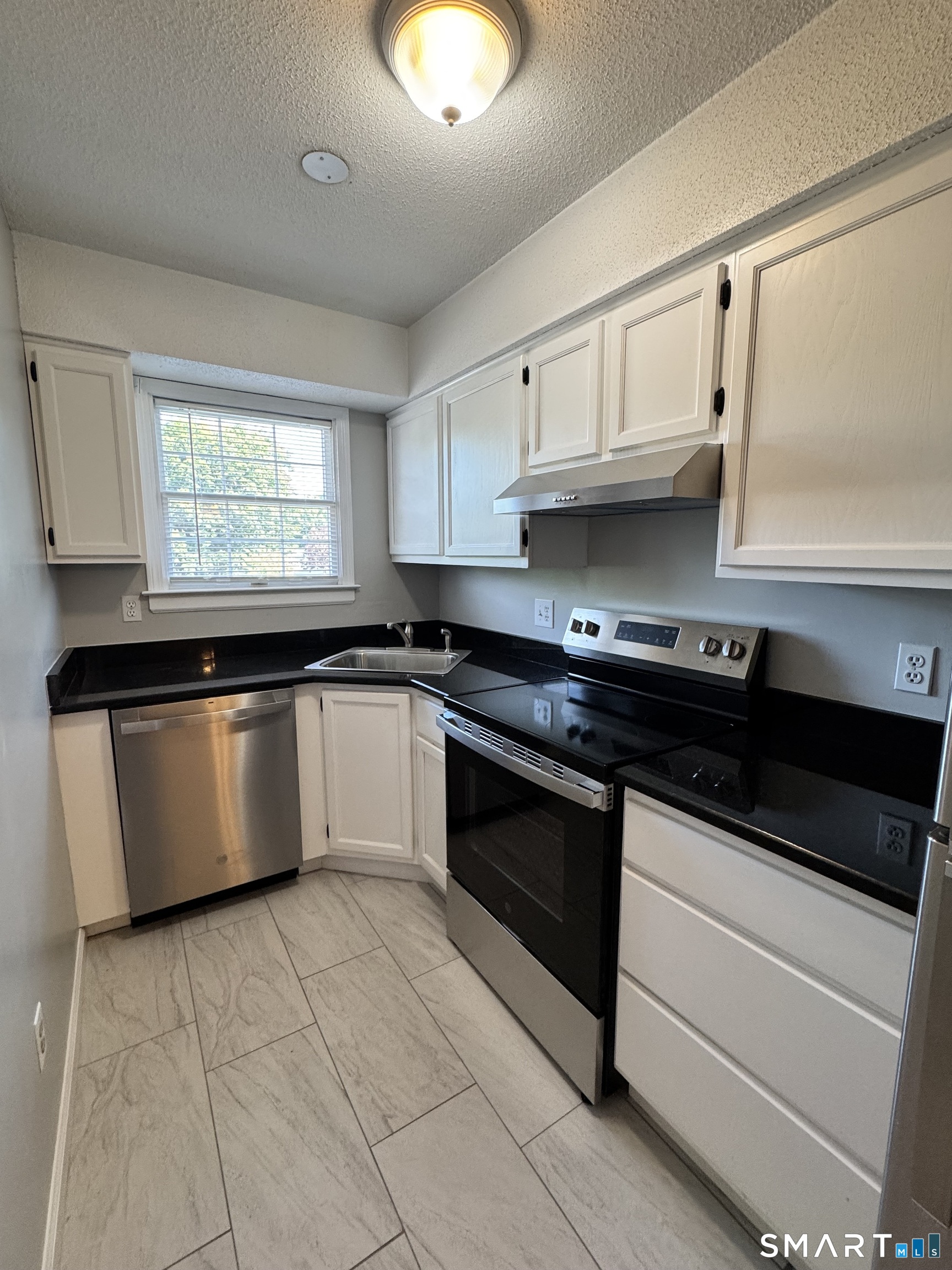 2 Concorde Way, Unit B2 Windsor Locks, CT 06096 - Photo 2 of 15