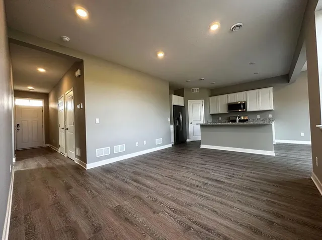 $2,600 | 12669 Erskin Street Northeast, Blaine, MN 55449