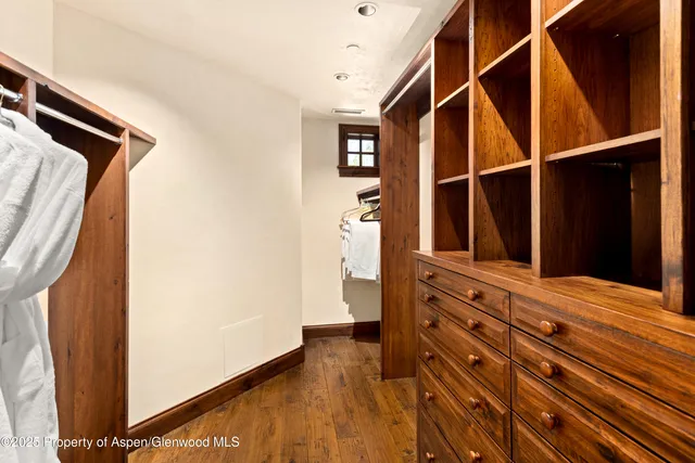 a view of walk in closet